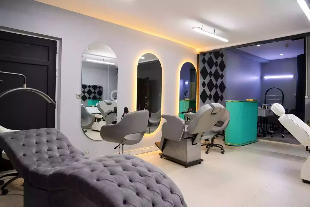 woman buty salon